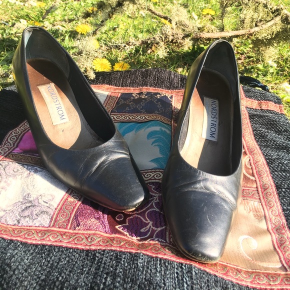 Nordstrom black heel pumps!! 🖤 - Picture 3 of 6